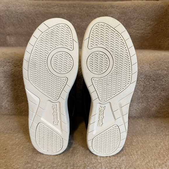 Reebok women’s high top with built in wedge. - Picture 6 of 6